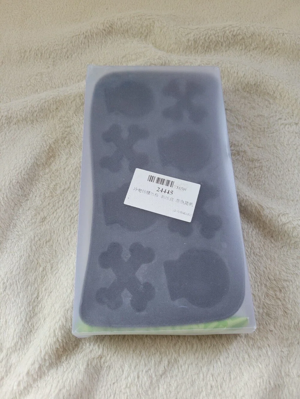 Ice Cannibal | LHS | NWT Black Skull & Crossbones Silicone Ice Tray Mold